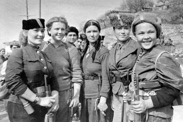 Mujeres que formaron parte de las guerrillas soviéticas que participaron en la liberación de Crimea en 1944.